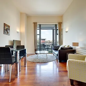 spacious-newcastle-apartment.hotels-newcastle-upon-tyne.com/