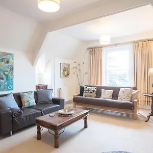 3-bedroom-apartment-in-an-historic-victorian-house.tophotelsbath.com/